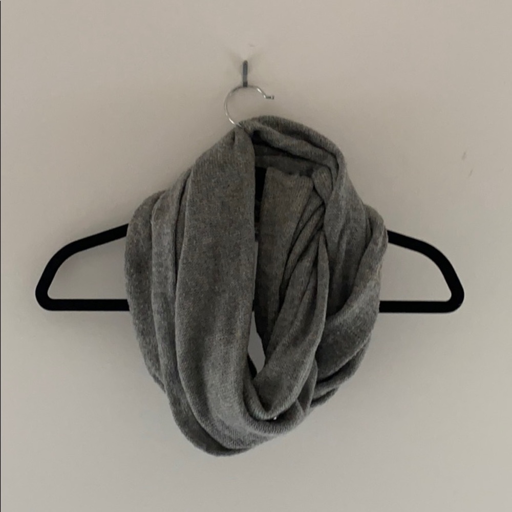 H&M Grey Circle Scarf